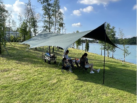 Camping tarp tent